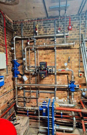 https://guildfordplumber.com.au/uploads/2025/06/commercial-plumbing-923198.jpg